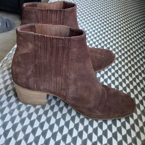 Vince brown Swede boots
